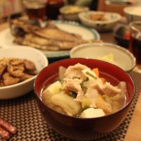 Tonjiru es una sopa de miso con cerdo para invierno